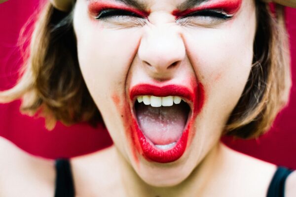 „Ach, pani się tak nie złości…” – o gniewie, granicach i mocy